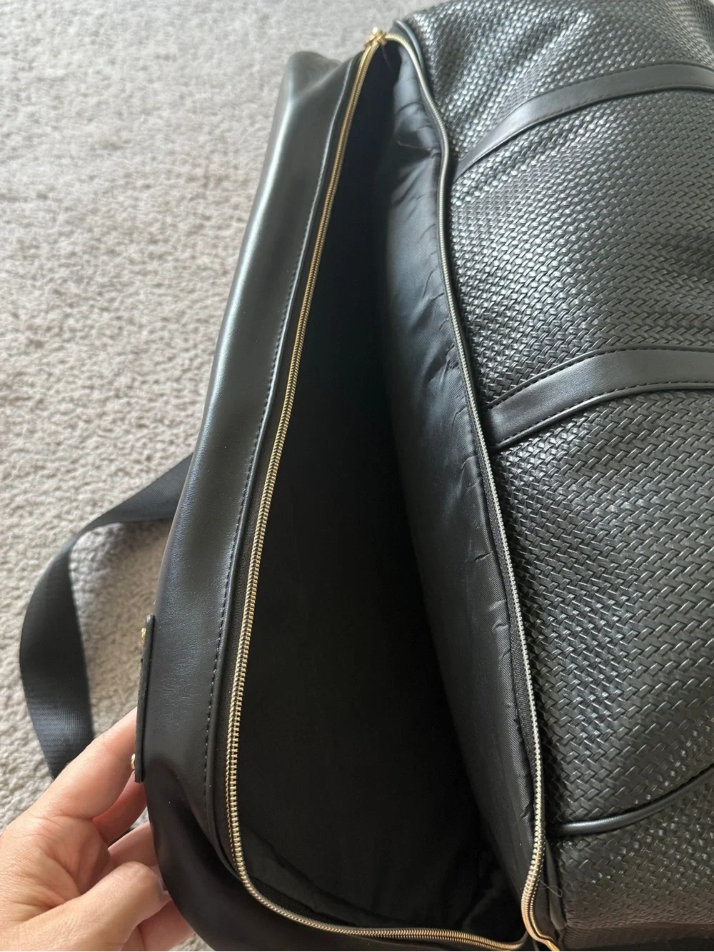 Ellen Tracy Black Textured Leather Duffel Bag 20inch
